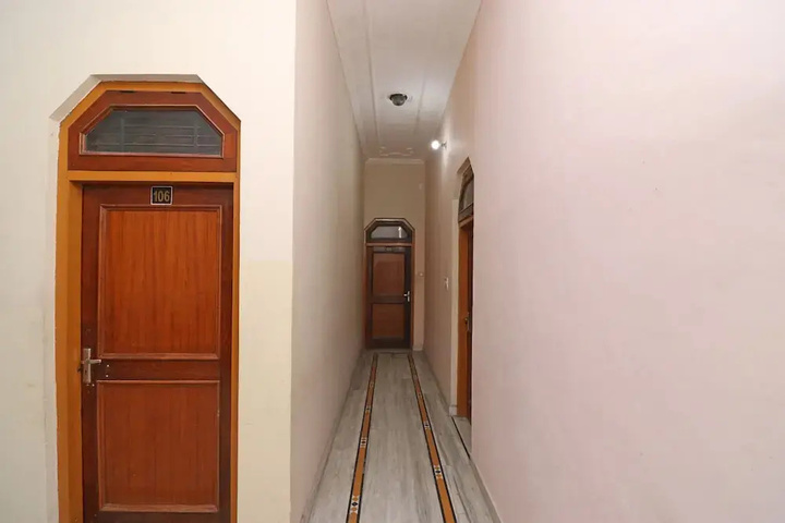 Room 10 of 13