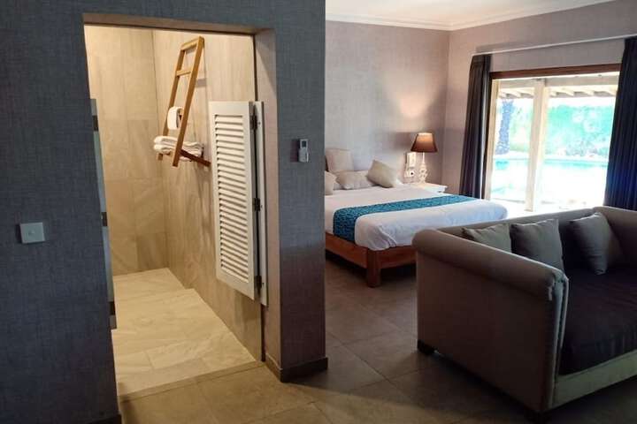 Room 10 of 90