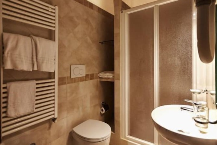 Room 21 of 31