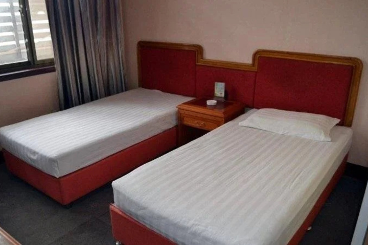Room 2 of 7