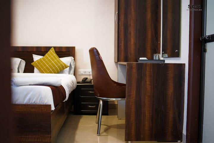 Room 5 of 6
