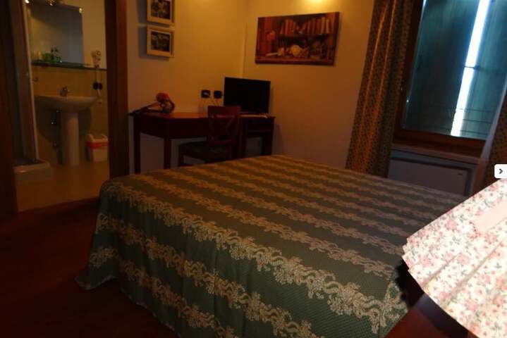 Room 4 of 22