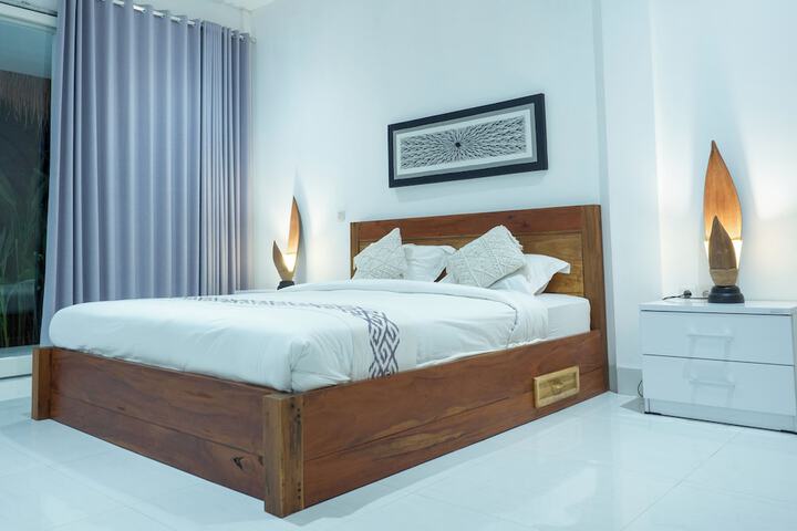 Room 3 of 8