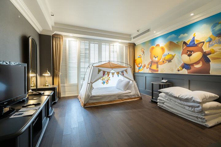 Room 4 of 65