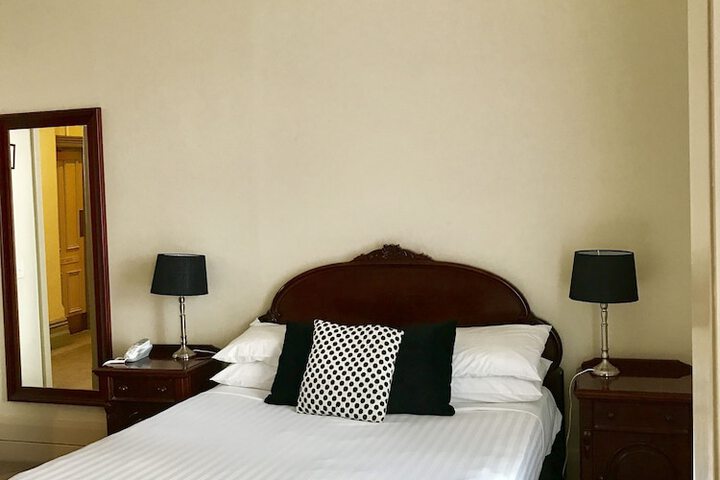 Room 14 of 60