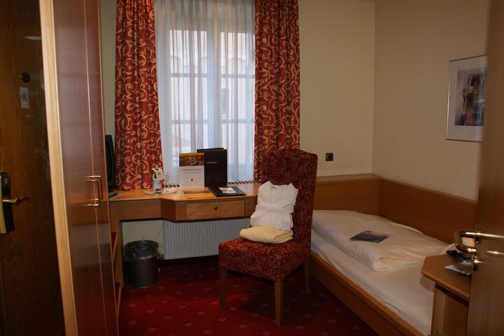 Room 14 of 158