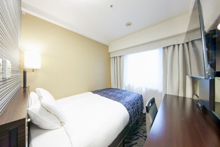 Room 15 of 122