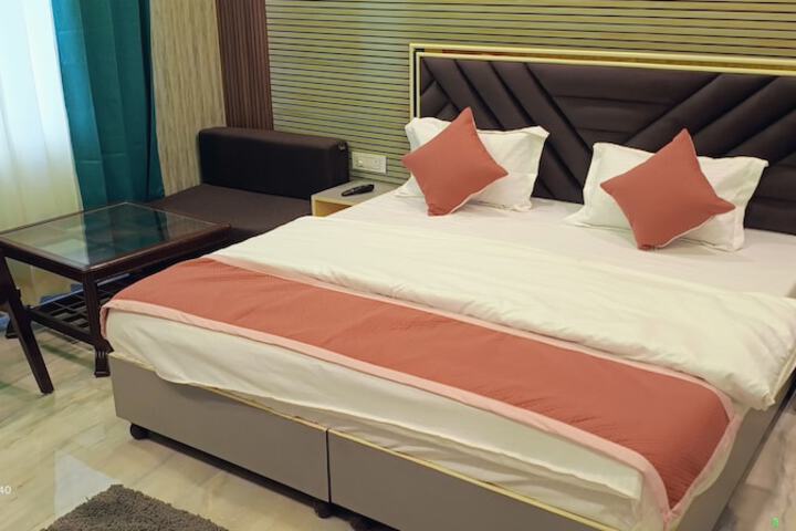 Room 4 of 20