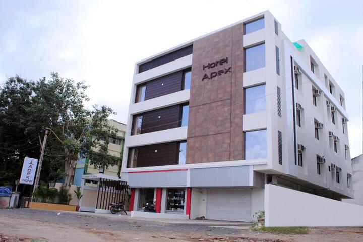 Hotel New Apex locals and UMC not allowed