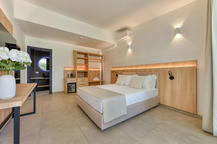 Room 6 of 45