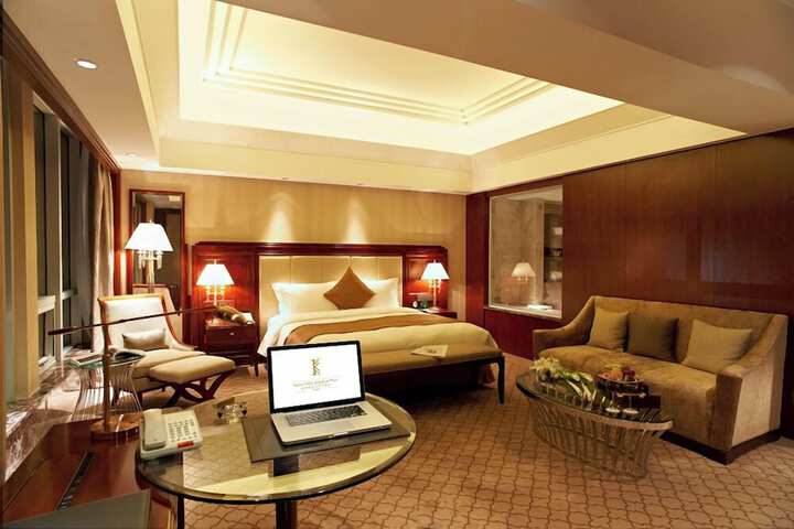 Room 11 of 36