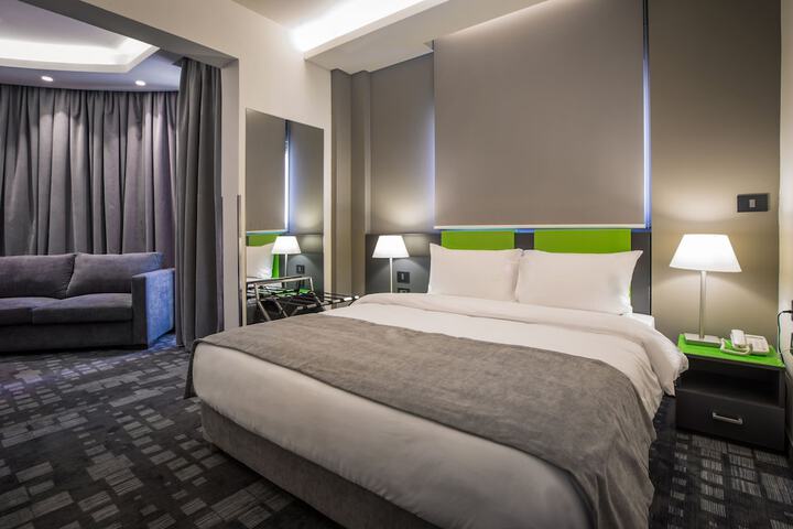 Room 6 of 24