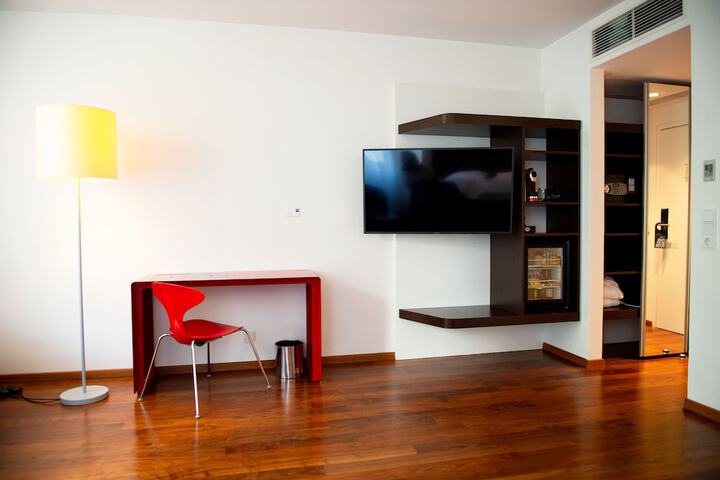Room 54 of 102