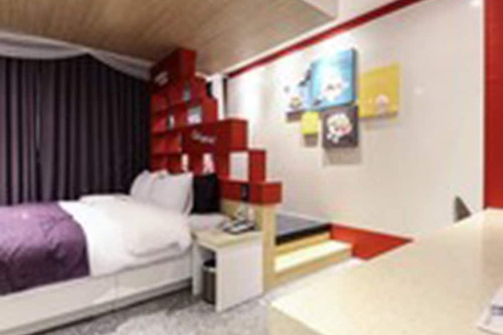 Room 8 of 23