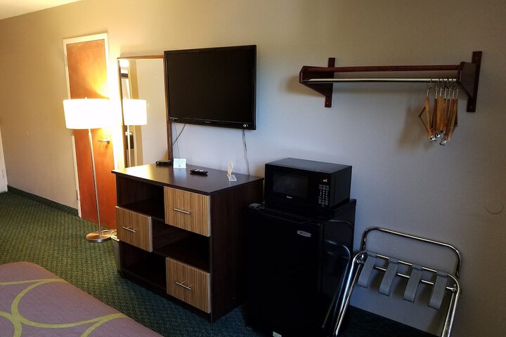 2 Double Beds (7 of 9)