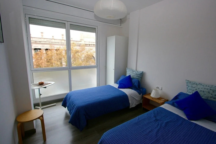 Room 2 of 10