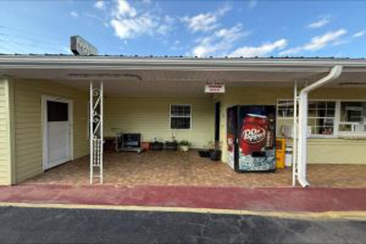 OYO Riveria Motel