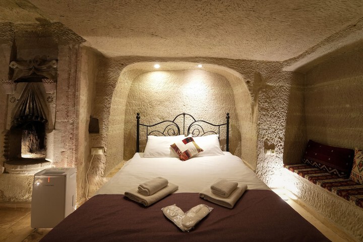 Room 5 of 140