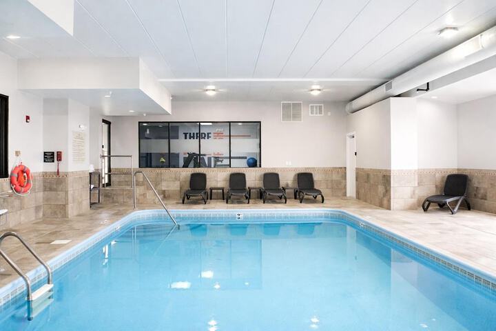 Hotel Pool