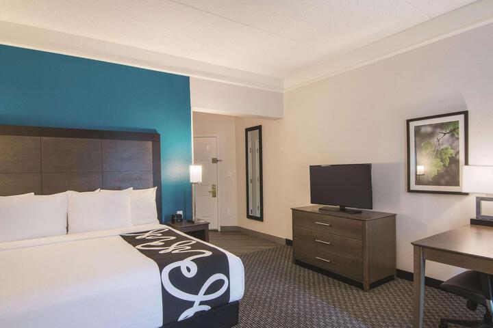 1 King Bed Mobility Hearing Impaired Accessible Room (23 of 24)