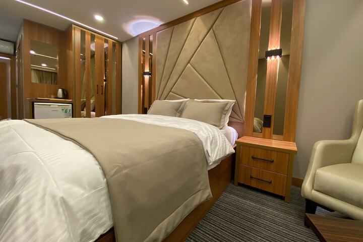 Room 6 of 22