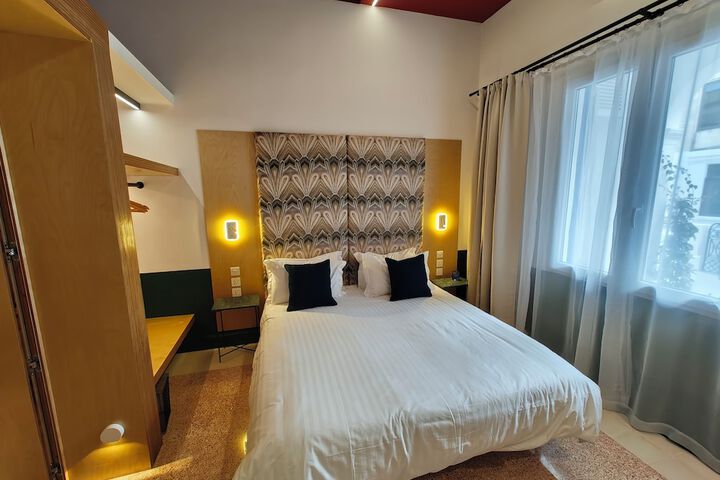 Room 6 of 80