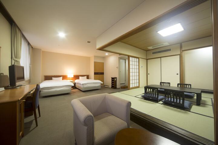 Room 8 of 75