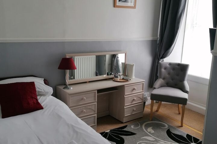 Room 12 of 27