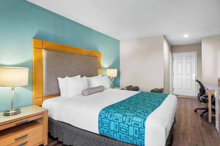 1 King Bed Accessible (12 of 12)