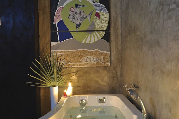 Deep soaking bathtub