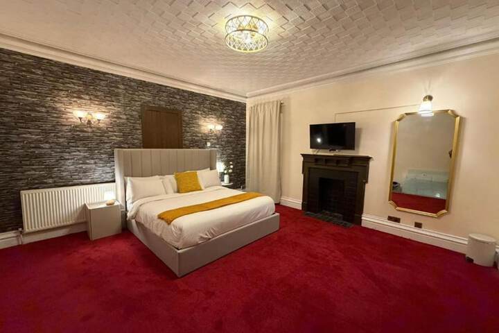 Room 4 of 24