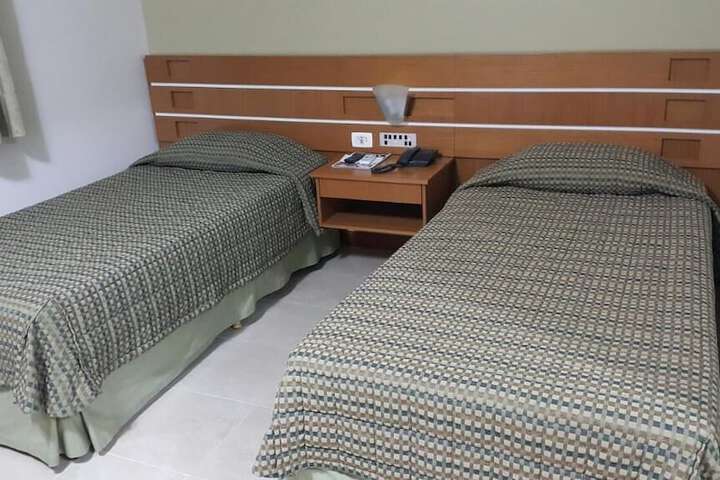 Room 12 of 40