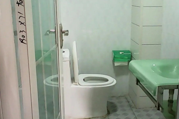 Room 5 of 6