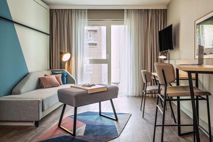 Room 9 of 42