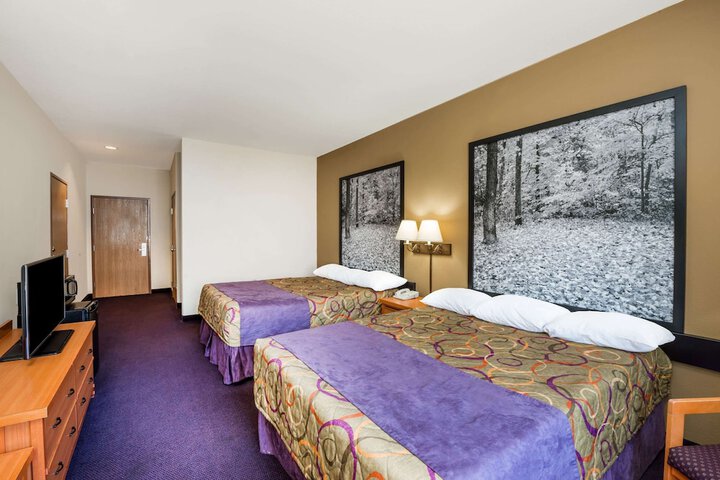 1 Queen Bed (1 of 35)