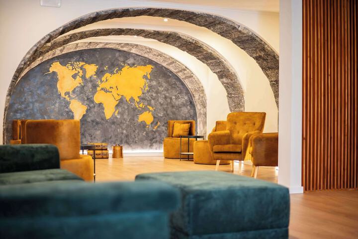 Entrance & Lobby
