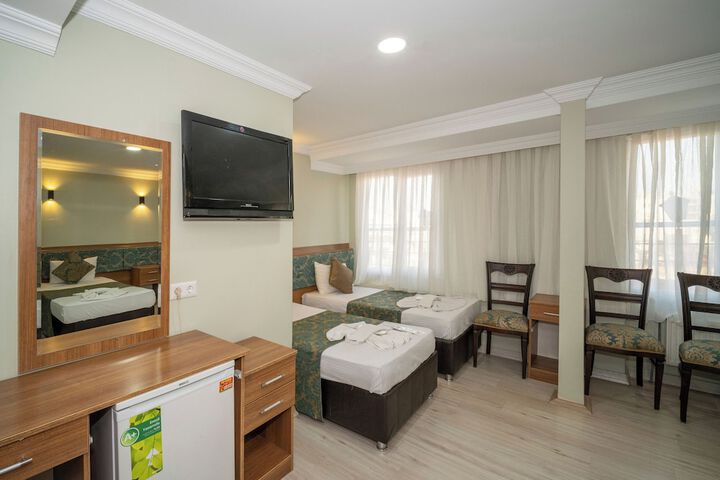 Room 6 of 90