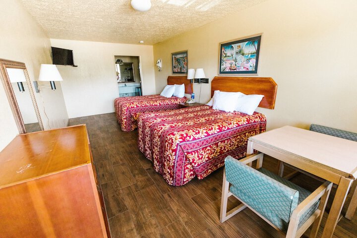 2 Queen Beds (13 of 21)