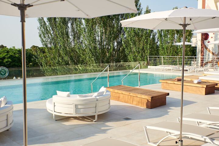 Hotel Pool