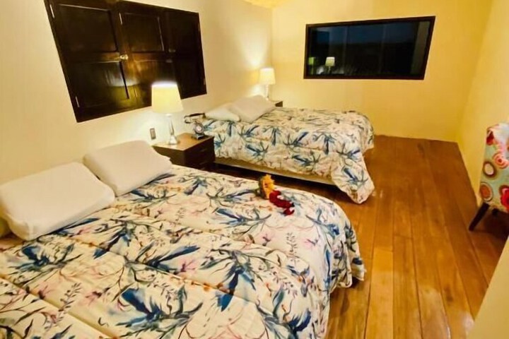 Room 10 of 80