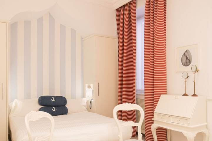 Room 47 of 89