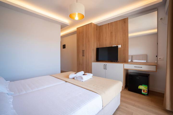 Room 2 of 32