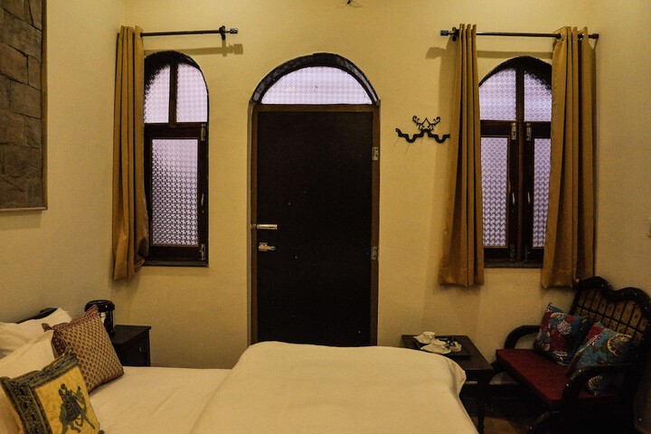 Room 11 of 36
