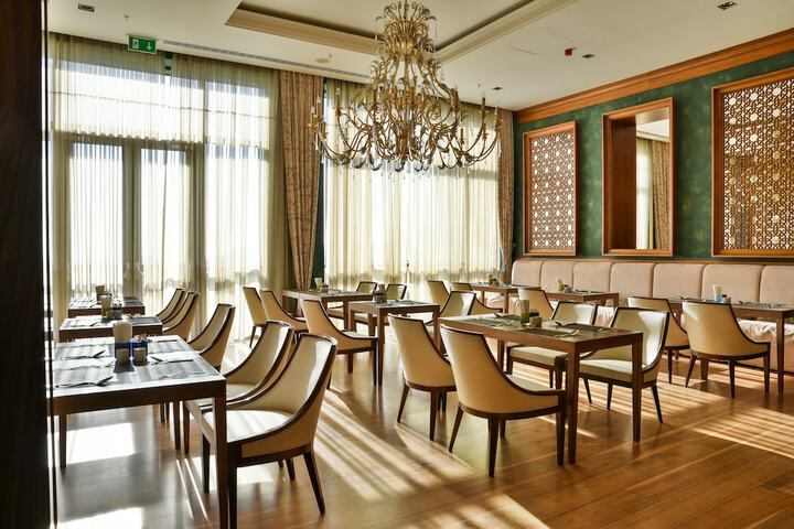 Dining 73 of 100