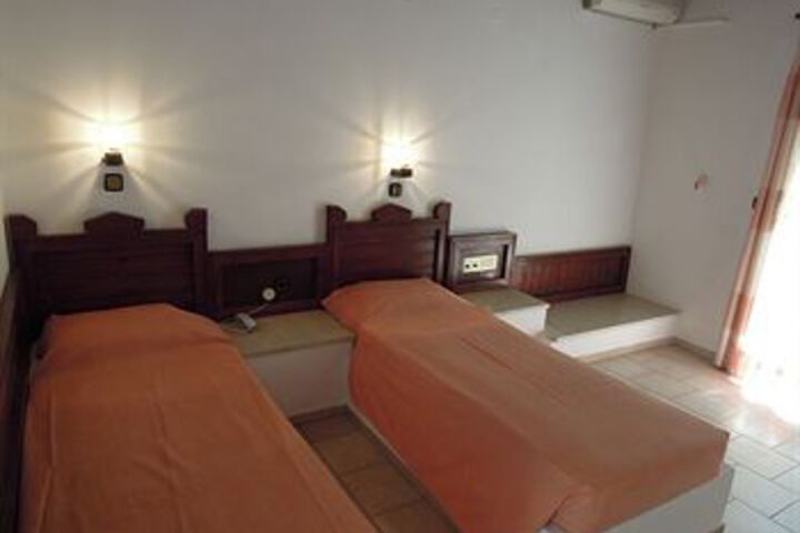 Room 13 of 18