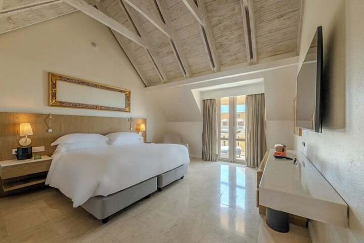 Room 18 of 308