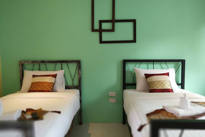 Room 10 of 98