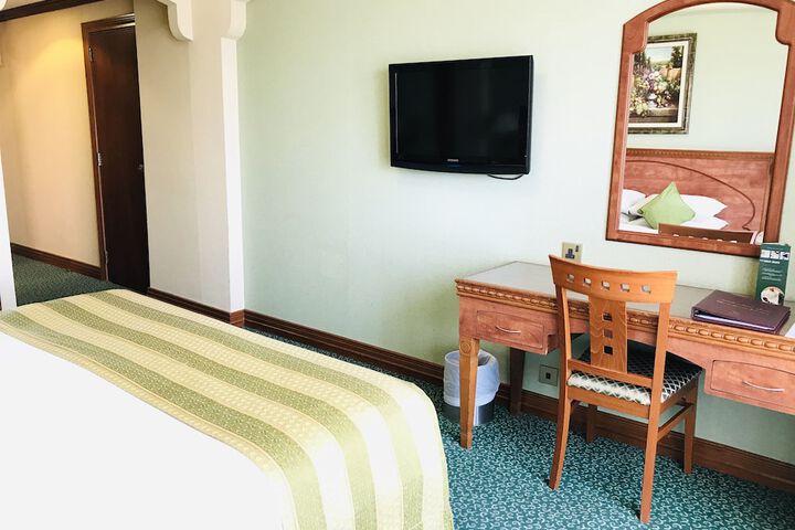 Room 8 of 74