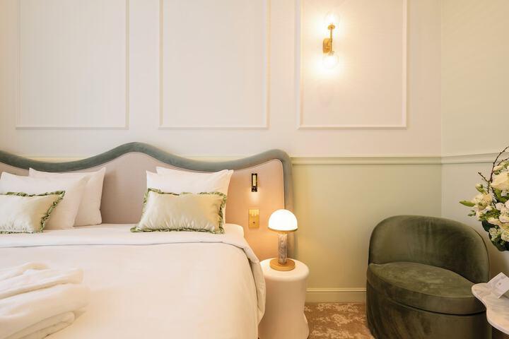 Room 10 of 62