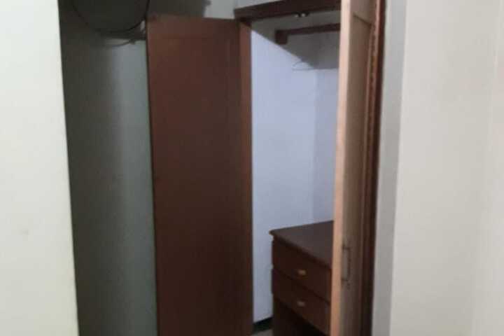 Room 8 of 16